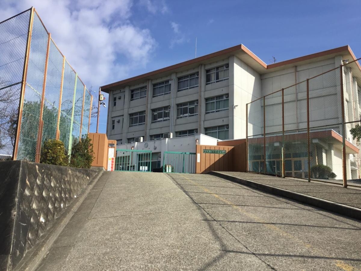 富雄南中学校